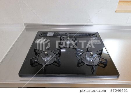 新建三口燃氣灶爐灶廚房 新建三口燃氣灶爐灶廚房 87046461