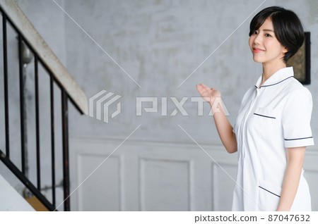 美學家或護士形象易於使用的美女 87047632