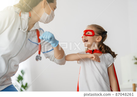 Doctor and child at hospital Doctor and child at hospital 87048261