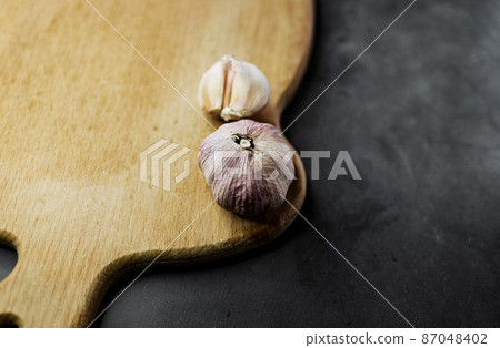 Fresh garlic bulbs Fresh garlic bulbs 87048402