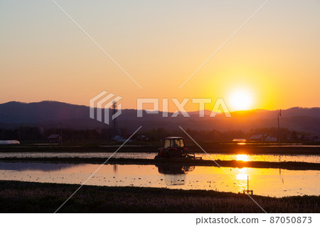 Agricultural work at dusk 87050873