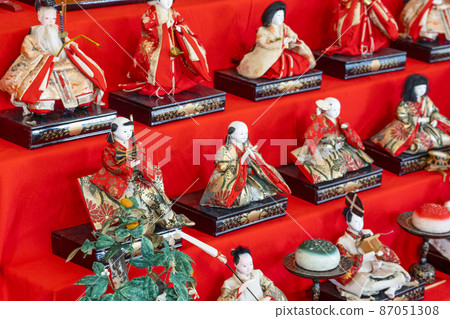 Hina dolls and Hina dolls inherited from my mother Hina dolls and Hina dolls inherited from my mother 87051308
