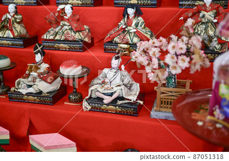 從媽媽那裡繼承來的雛娃娃和雛娃娃 87051318