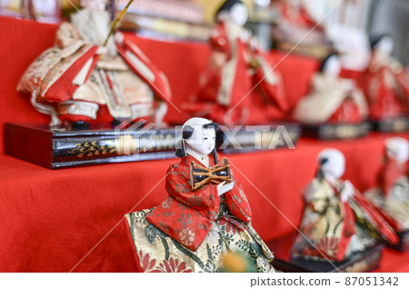 Hina dolls and Hina dolls inherited from my mother 87051342