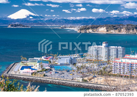 << Kanagawa Prefecture >> Scenery of Enoshima and Mt. Fuji / Shonan Coast 87052393