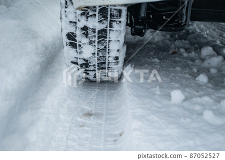 Studless tires actually used on snowy roads [about 4 years of use] 87052527