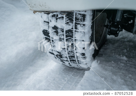 雪地路面實際使用的無釘防滑輪胎【使用4年左右】 87052528