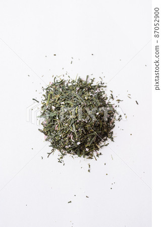 綠茶葉鋪在白紙上 綠茶葉鋪在白紙上 87052900