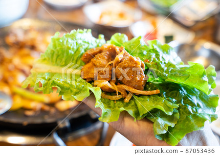 黑豬肉 韓國 食物 料理 菜包肉 餐廳 熟的 쌈 Pan fried black pork 黒豚 黑豬肉 韓國 食物 料理 菜包肉 餐廳 熟的 쌈 Pan fried black pork 黒豚 87053436