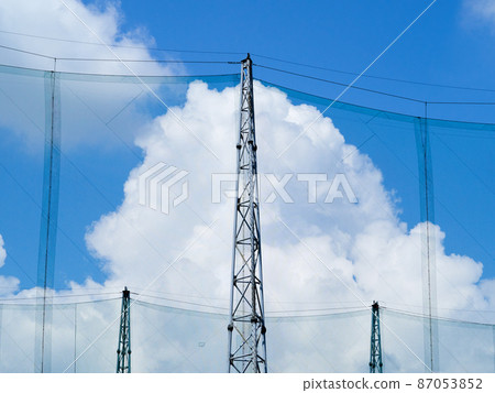 Cumulonimbus seen through iron pillars and the net in summer Cumulonimbus seen through iron pillars and the net in summer 87053852