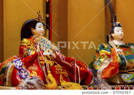 The old hina doll The old hina doll 87056367