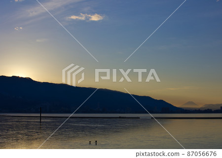 諏訪湖早晨[日出] 87056676