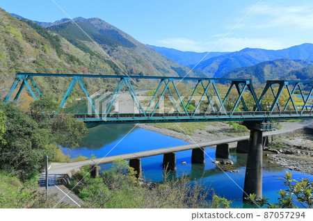 [Kochi Prefecture] Mishima Bridge and Shimanto River Bridge over the Shimanto River 87057294
