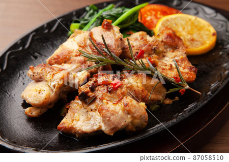 Grilled chicken with herbs 87058510