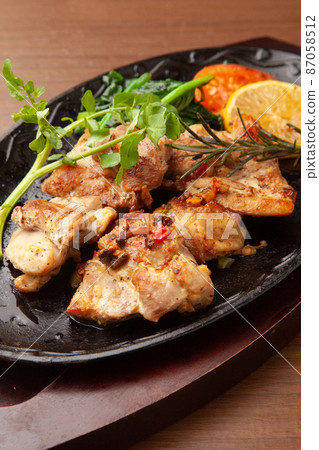 Grilled chicken with herbs 87058512