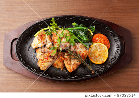 Grilled chicken with herbs 87058514