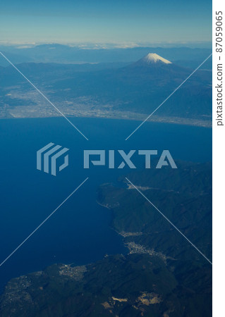 Mt. Fuji Shizuoka Yamanashi View from the sky Mt. Fuji with snow makeup from the plane window Mt. Fuji Shizuoka Yamanashi View from the sky Mt. Fuji with snow makeup from the plane window 87059065
