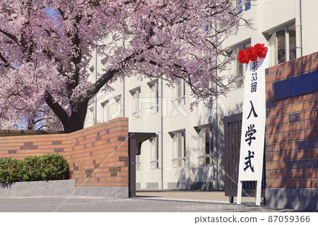 School gate and signboard on the day of the entrance ceremony when the cherry blossoms are in full bloom / Spring school location, entrance ceremony, image of a refreshing new life School gate and signboard on the day of the entrance ceremony when the cherry blossoms are in full bloom / Spring school location, entrance ceremony, image of a refreshing new life 87059366