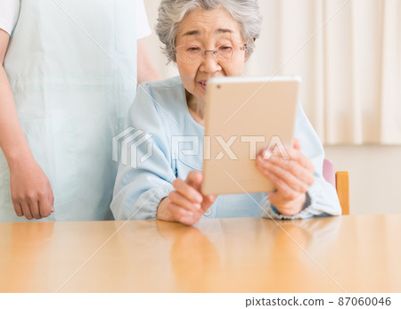 Senior citizens Senior citizens 87060046