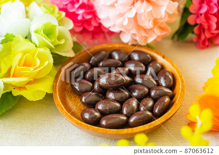 Almond chocolate 87063612