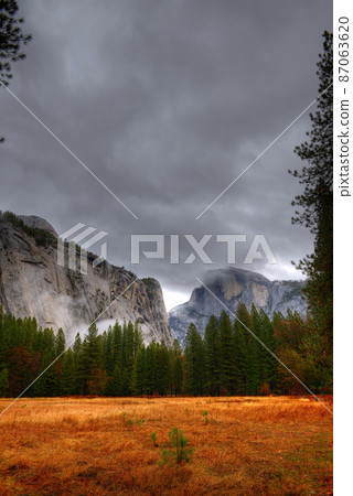Yosemite Valley 87063620
