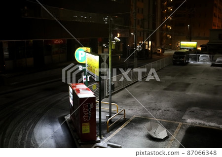 下雪的仙台站周邊風景停車場 87066348