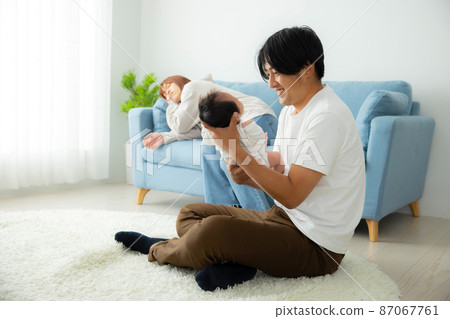 Dad raising children and mom resting Dad raising children and mom resting 87067761