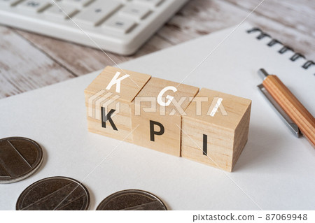 Image of KGI and KPI | Building blocks, coins, notebooks, calculators, pens with "KGI" and "KPI" written on them Image of KGI and KPI | Building blocks, coins, notebooks, calculators, pens with "KGI" and "KPI" written on them 87069948