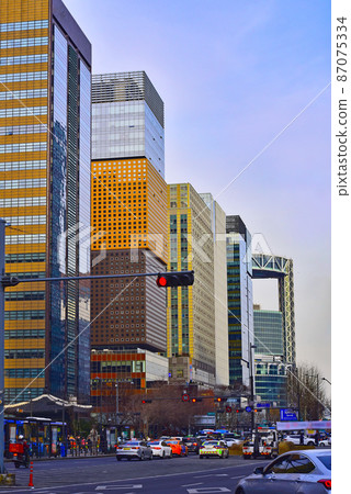 Building forest in central Seoul at sunset 87075334