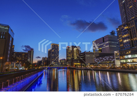 中之島螢火町堂島川論壇夜景 87076284