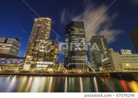 Night view of Nakanoshima Hotarumachi near Dojima River Forum Night view of Nakanoshima Hotarumachi near Dojima River Forum 87076296