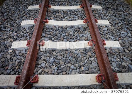 railroad tracks 87076801