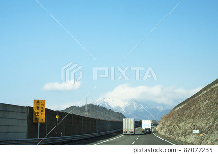 Mt. Ibuki seen from the Meishin Expressway (down) Mt. Ibuki seen from the Meishin Expressway (down) 87077235