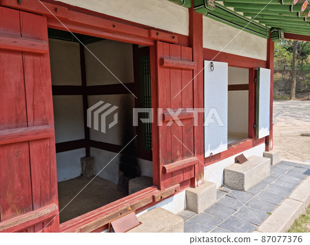 傳統的房子 87077376