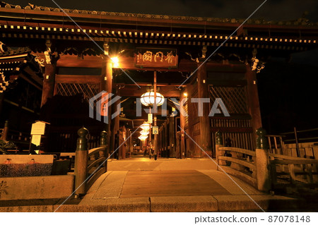 Autumn Kiyomizu Temple light up 87078148