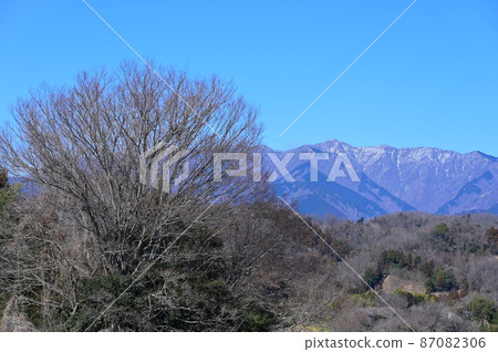 Tanzawa Mountains in early spring << Oimachi >> 87082306