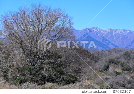 Tanzawa Mountains in early spring << Oimachi >> 87082307