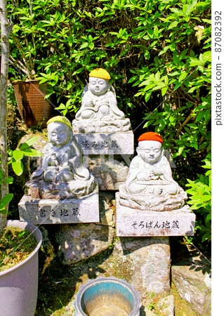 [廣島]初夏宮島彌仙大聖院轄區內的讀書、寫字、算盤地藏 87082392