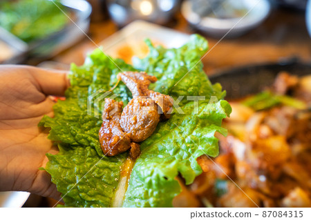 黑豬肉 韓國 食物 料理 菜包肉 餐廳 熟的 쌈 Pan fried black pork 黒豚 87084315