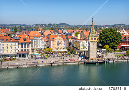 Mangturm Tower in the port of Lindau 87085146
