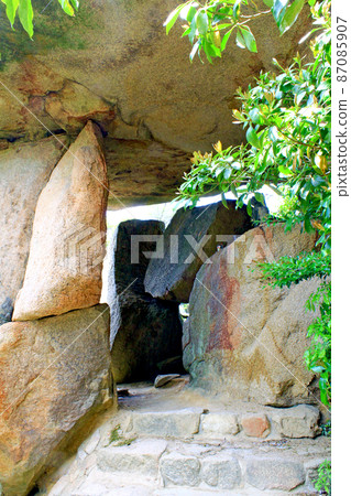 [廣島]宮島，初夏的美仙不動的岩石 87085907