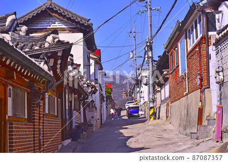 Seoul Bukchon Hanok Village Alleyway Seoul Bukchon Hanok Village Alleyway 87087357
