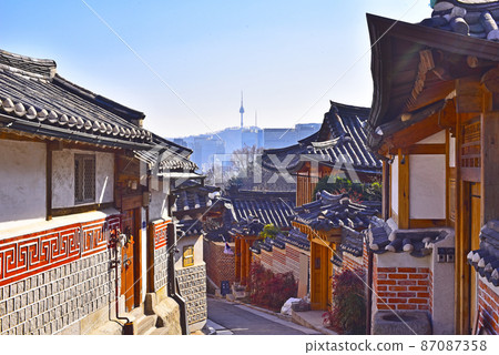 Seoul Bukchon Hanok Village Alleyway Seoul Bukchon Hanok Village Alleyway 87087358