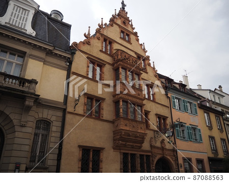 Head House-House of Heads 87088563