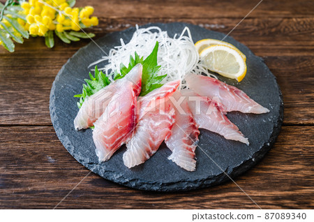 Sashimi of natural grunt from Nagasaki prefecture Sashimi of natural grunt from Nagasaki prefecture 87089340