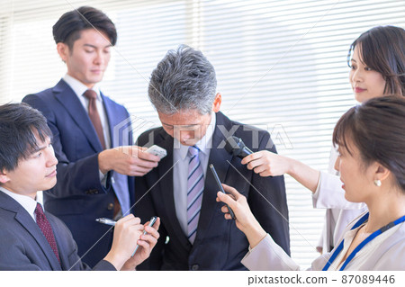 VIP surrounded by media at an apology press conference VIP surrounded by media at an apology press conference 87089446