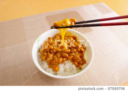 Eat natto rice 87089706