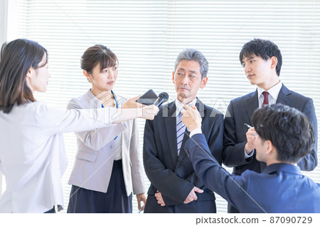 VIP to silence at a press conference 87090729