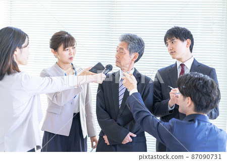 VIP to silence at a press conference VIP to silence at a press conference 87090731