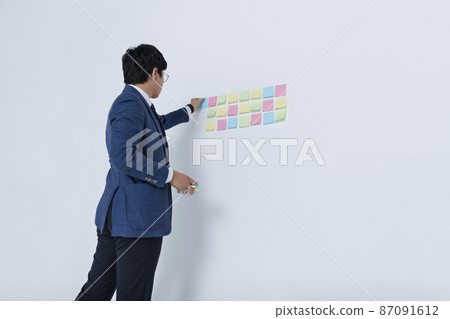 20 多歲的商人開會 87091612